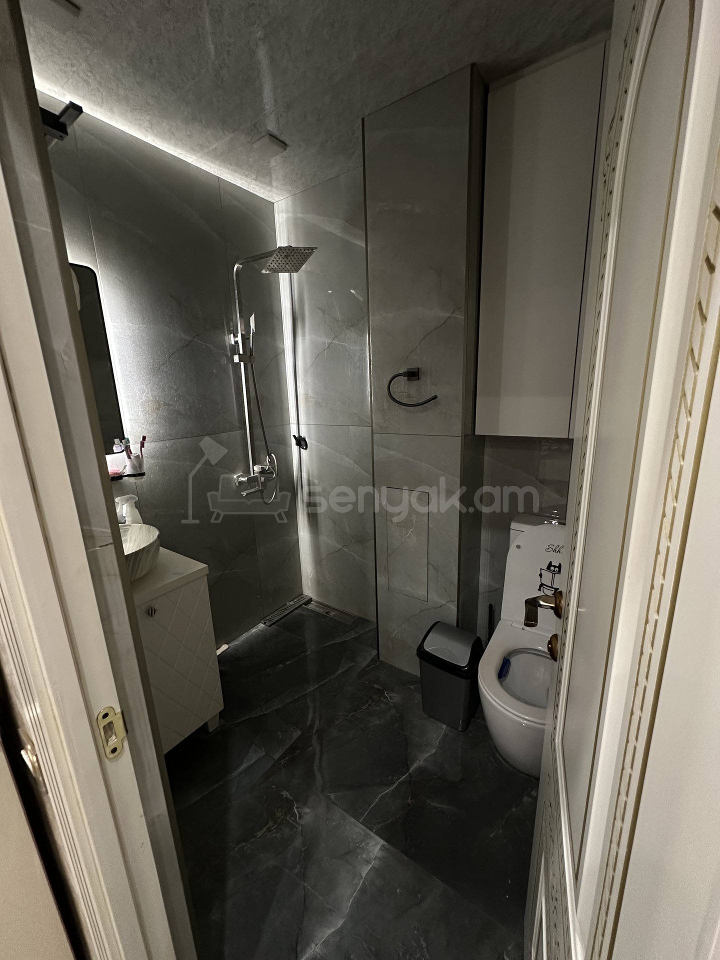 4 Սենյականոց Բնակարան Քարե Շենքում, 90քմ, 1/5 հարկ, Կապիտալ Վերանորոգված, Կահավորված, Արևկող