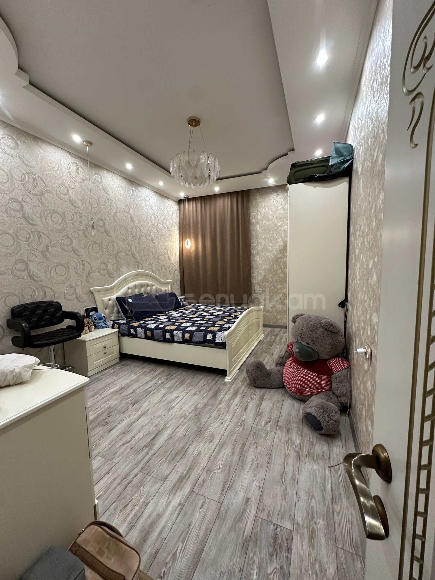 4 Սենյականոց Բնակարան Քարե Շենքում, 90քմ, 1/5 հարկ, Կապիտալ Վերանորոգված, Կահավորված, Արևկող