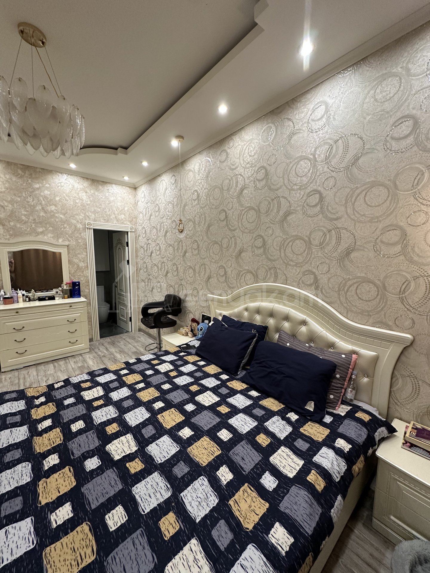 4 Սենյականոց Բնակարան Քարե Շենքում, 90քմ, 1/5 հարկ, Կապիտալ Վերանորոգված, Կահավորված, Արևկող