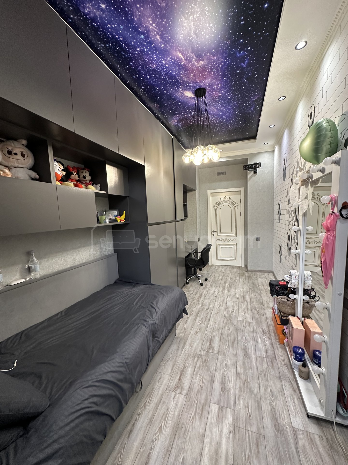 4 Սենյականոց Բնակարան Քարե Շենքում, 90քմ, 1/5 հարկ, Կապիտալ Վերանորոգված, Կահավորված, Արևկող