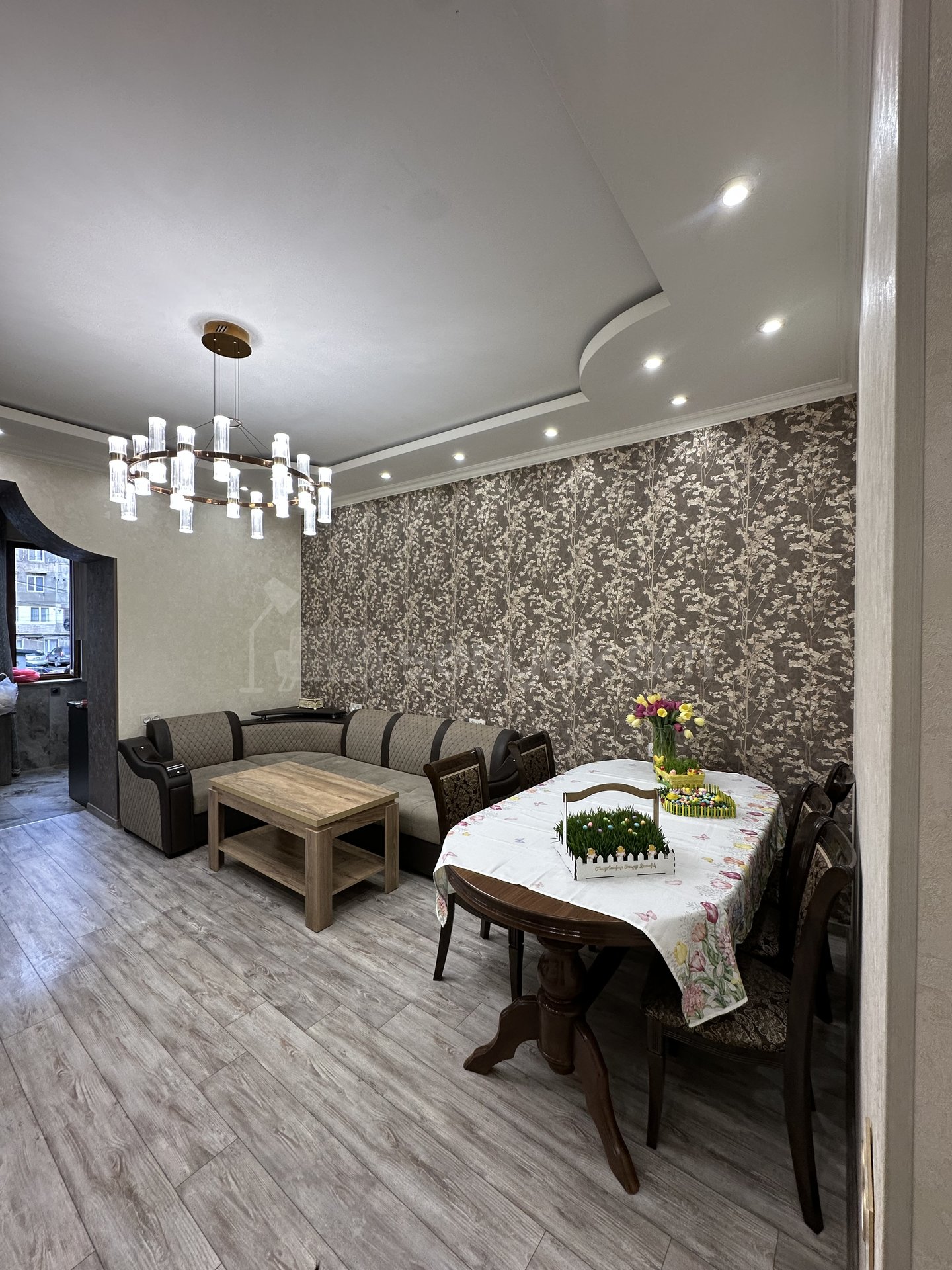 4 Սենյականոց Բնակարան Քարե Շենքում, 90քմ, 1/5 հարկ, Կապիտալ Վերանորոգված, Կահավորված, Արևկող