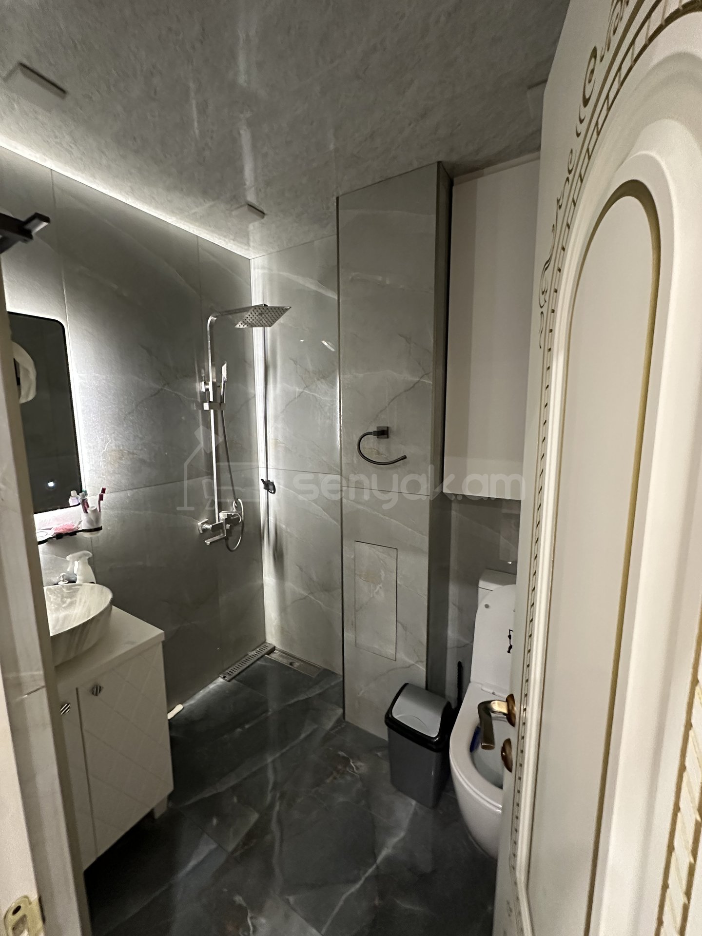 4 Սենյականոց Բնակարան Քարե Շենքում, 90քմ, 1/5 հարկ, Կապիտալ Վերանորոգված, Կահավորված, Արևկող