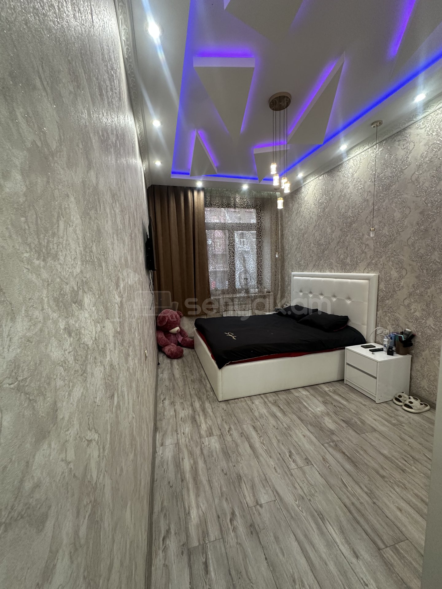 4 Սենյականոց Բնակարան Քարե Շենքում, 90քմ, 1/5 հարկ, Կապիտալ Վերանորոգված, Կահավորված, Արևկող