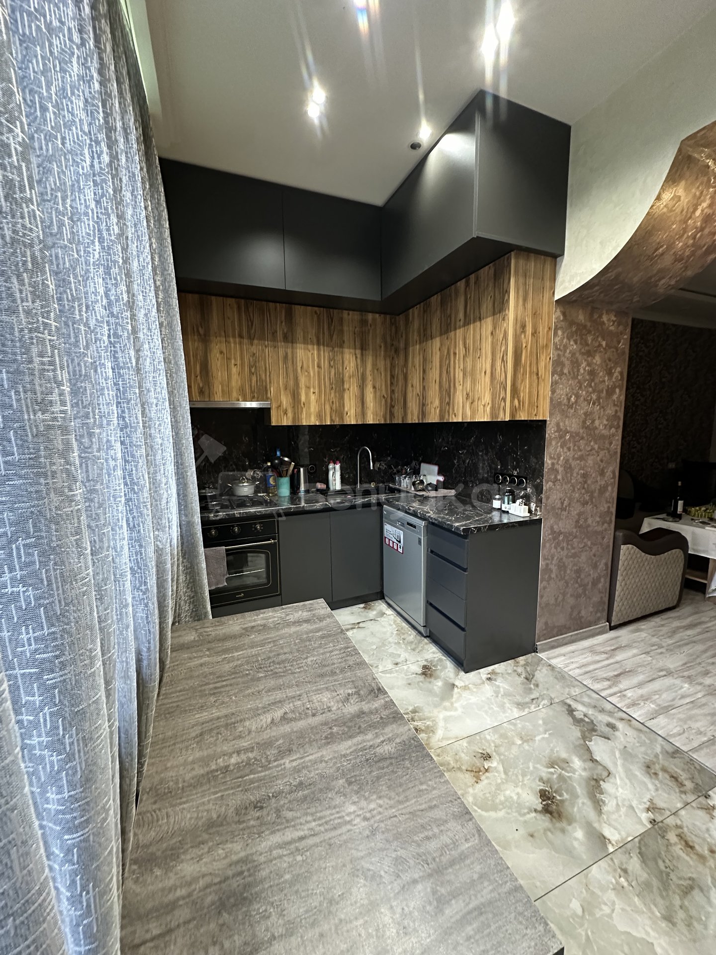 4 Սենյականոց Բնակարան Քարե Շենքում, 90քմ, 1/5 հարկ, Կապիտալ Վերանորոգված, Կահավորված, Արևկող