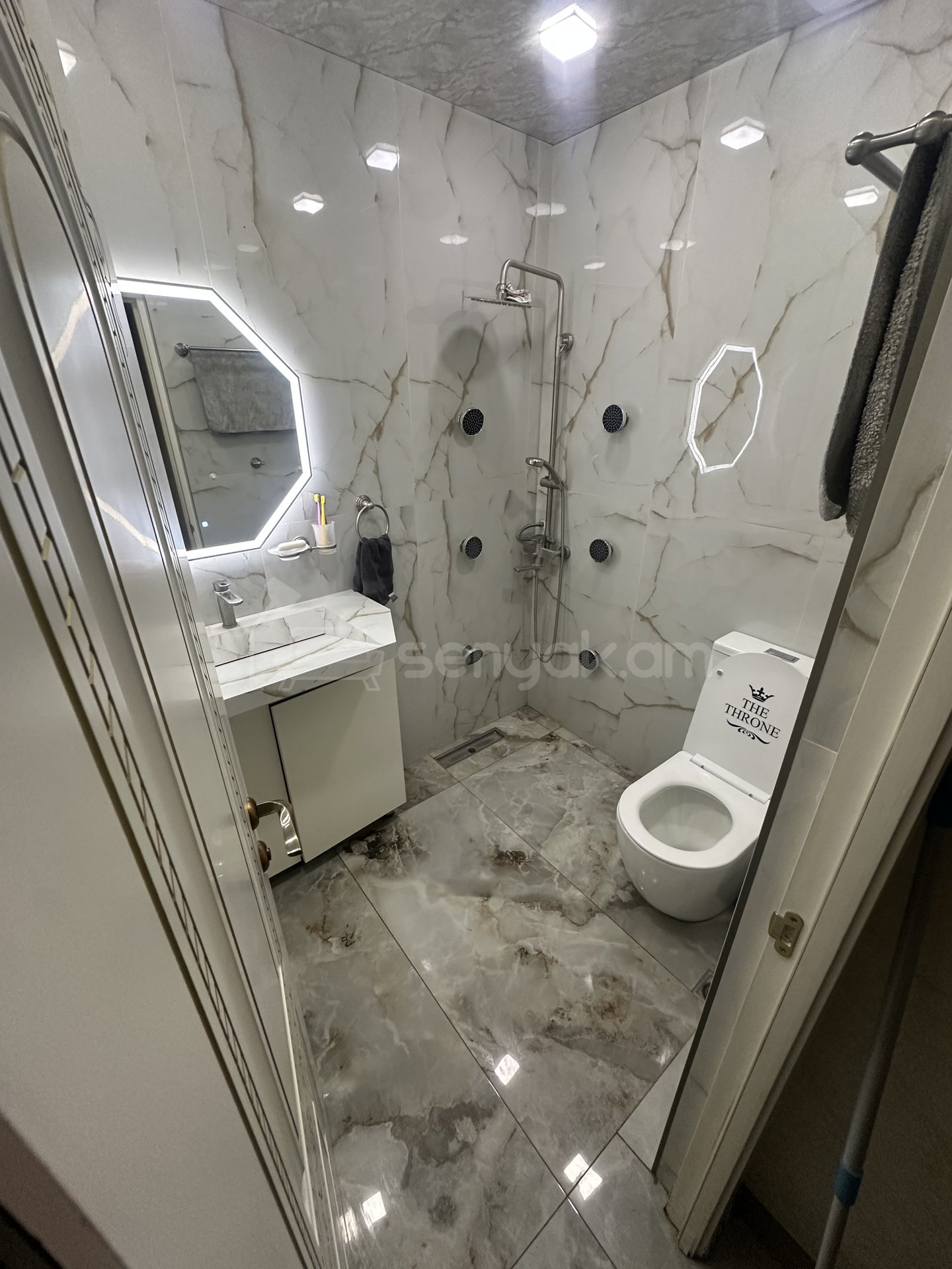 4 Սենյականոց Բնակարան Քարե Շենքում, 90քմ, 1/5 հարկ, Կապիտալ Վերանորոգված, Կահավորված, Արևկող