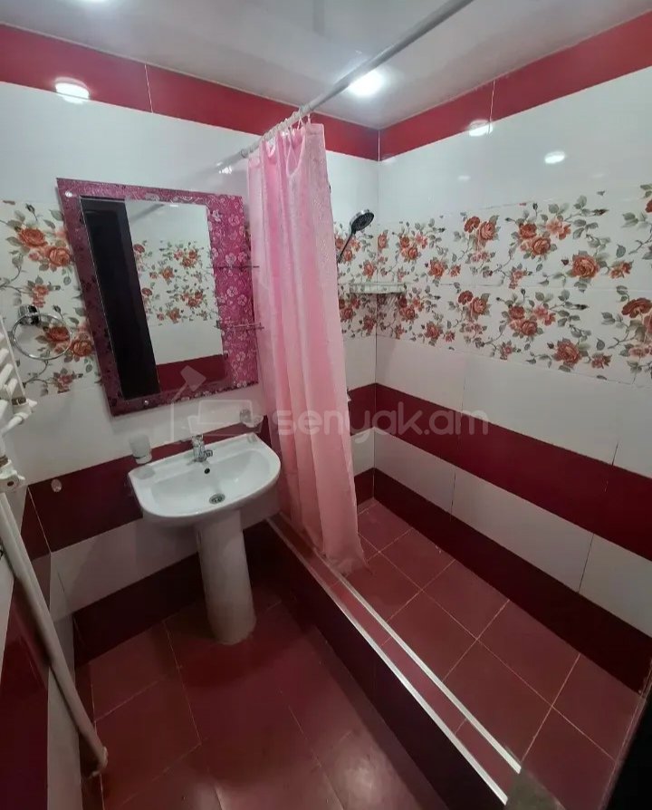 4 Սենյականոց Բնակարան, 80քմ, 2/9 հարկ, Նորմալ Վիճակում, Կահավորված