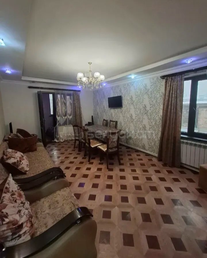 4 Սենյականոց Բնակարան, 80քմ, 2/9 հարկ, Նորմալ Վիճակում, Կահավորված