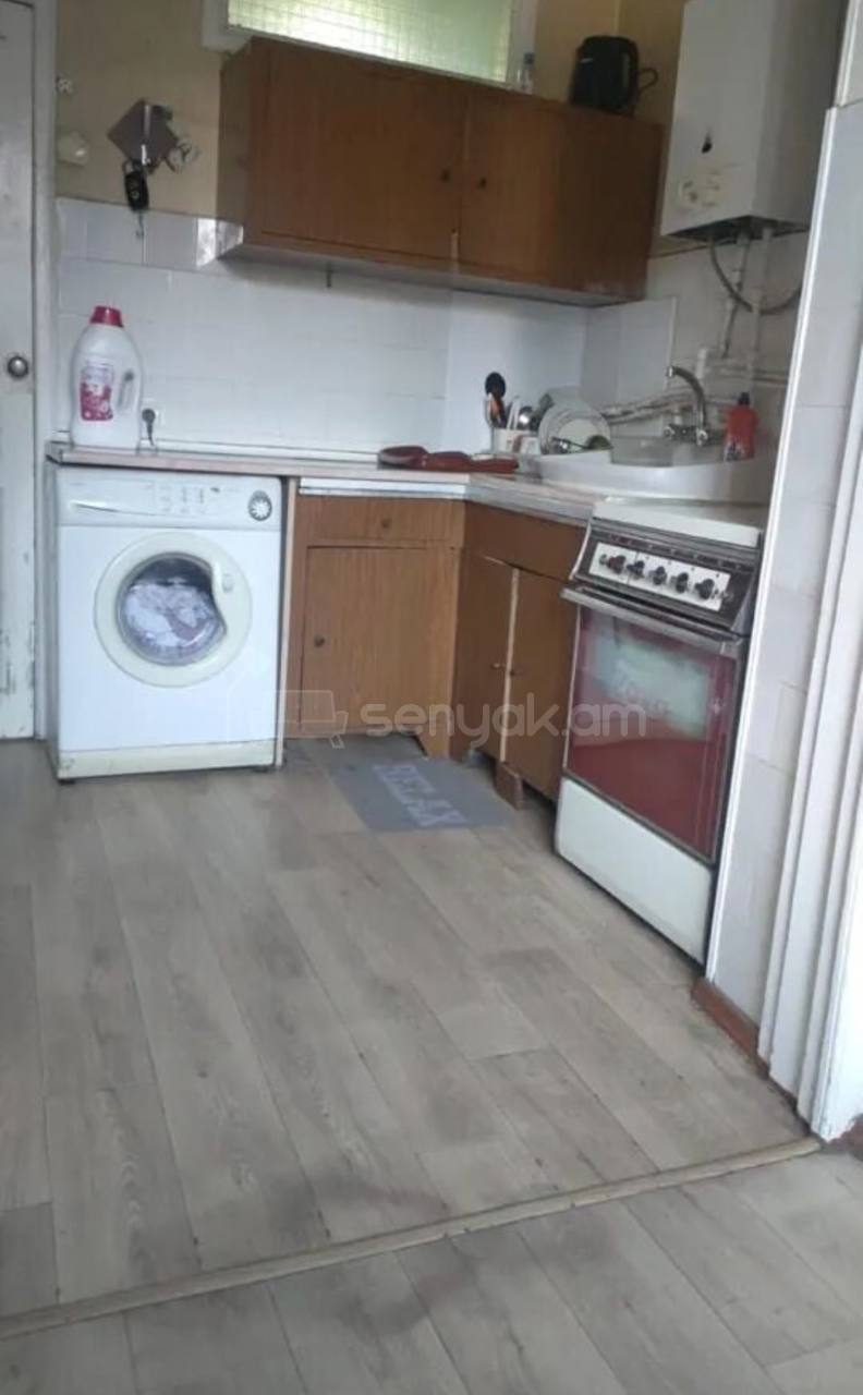 3 Սենյականոց Բնակարան Քարե Շենքում, 65քմ, 3/5 հարկ, Պետական Վիճակում, Կահավորված, Արևկող