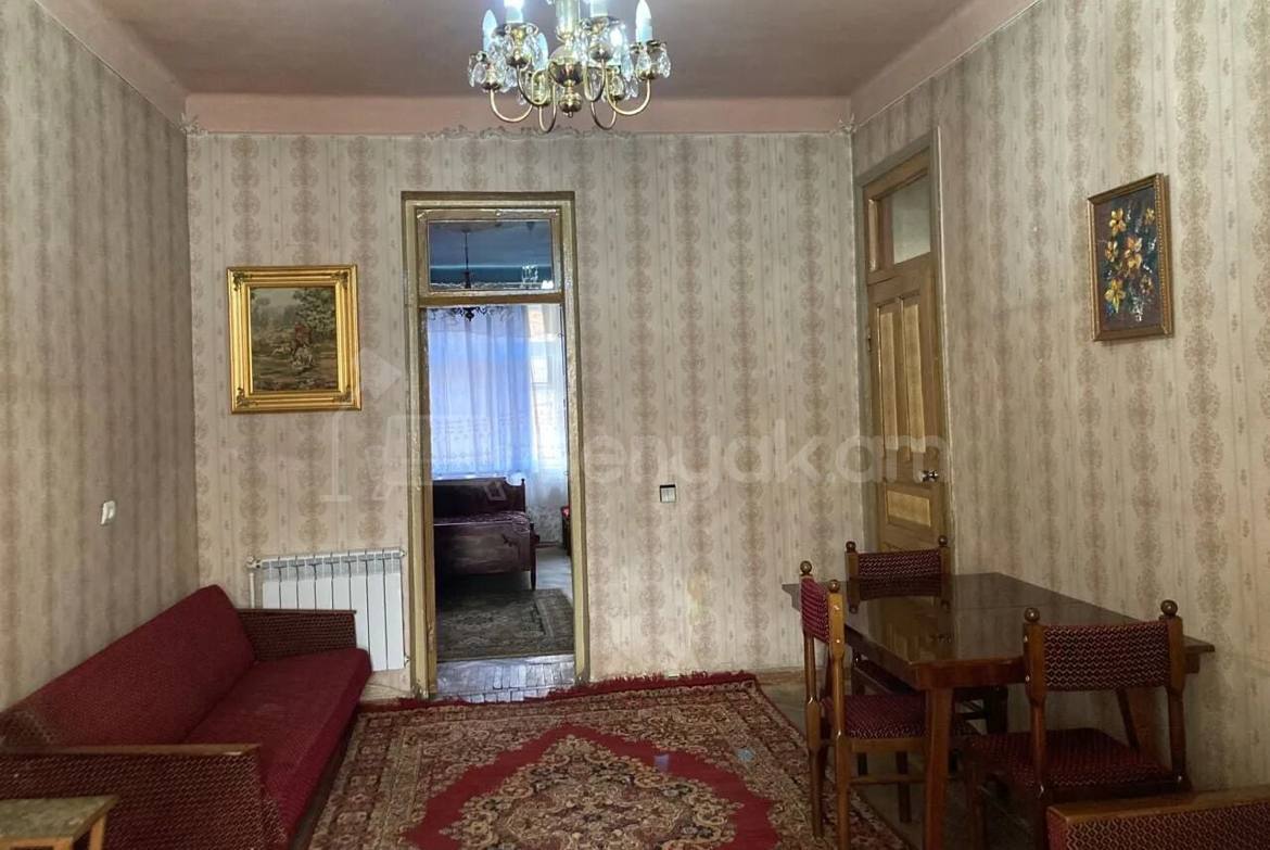 3 Սենյականոց Բնակարան Քարե Շենքում, 65քմ, 3/5 հարկ, Պետական Վիճակում, Կահավորված, Արևկող