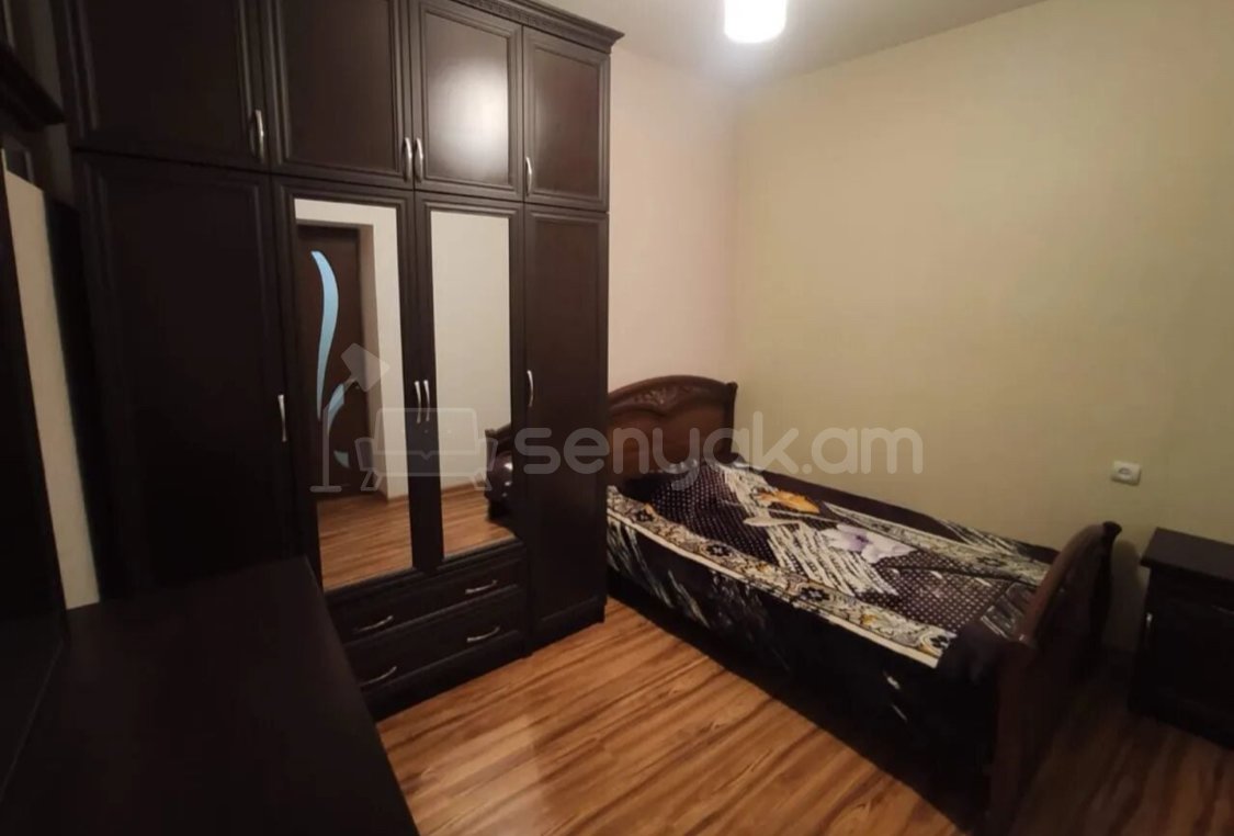 3 Սենյականոց Բնակարան Քարե Շենքում, 60քմ, 2/3 հարկ, Կապիտալ Վերանորոգված, Կահավորված