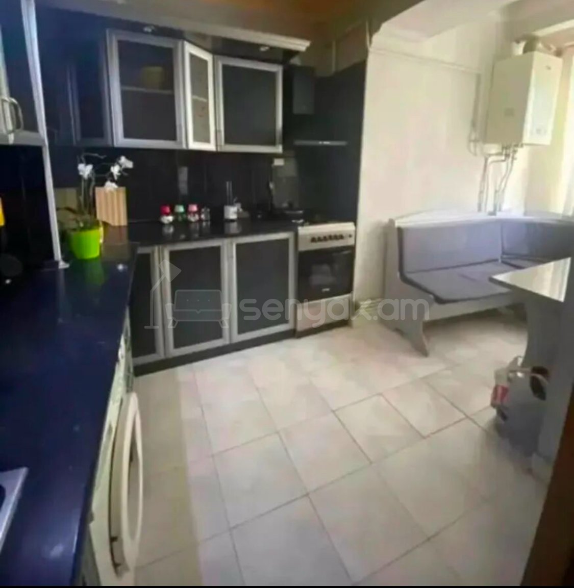 3 Սենյականոց Բնակարան Քարե Շենքում, 60քմ, 3/5 հարկ, Կապիտալ Վերանորոգված, Կահավորված