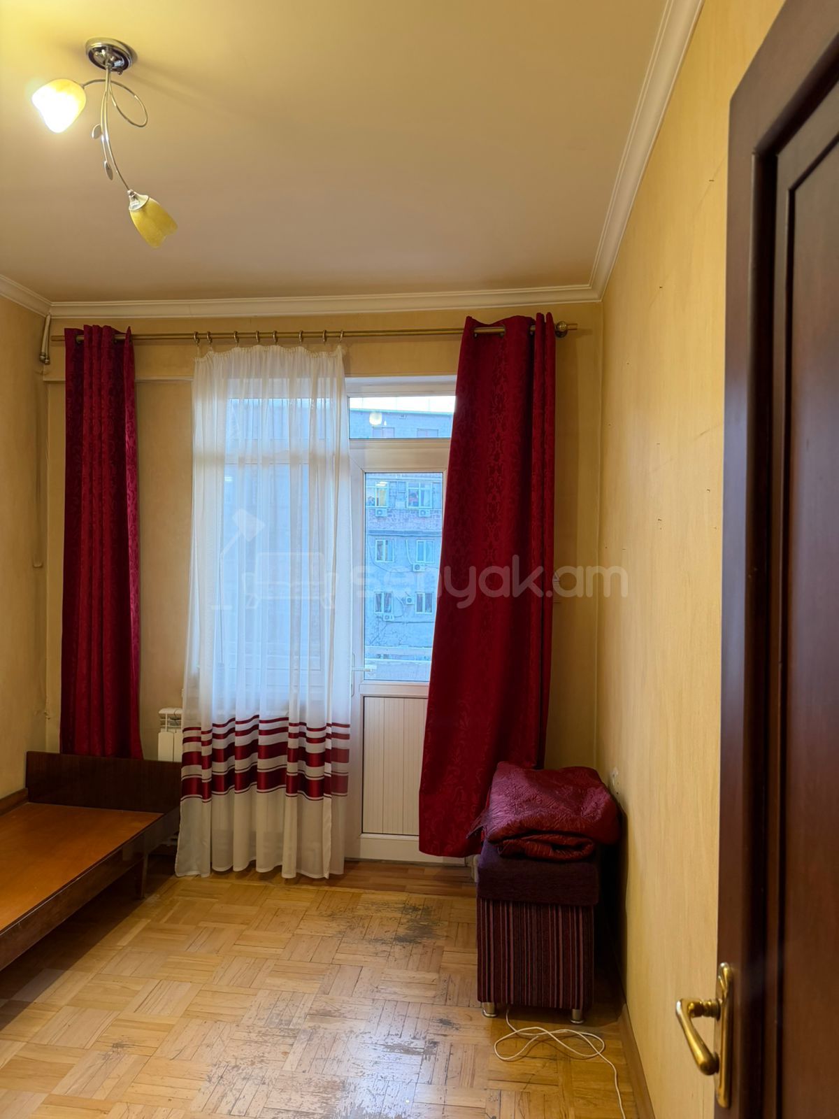 4 Սենյականոց Բնակարան Քարե Շենքում, 90քմ, 4/5 հարկ, Դիզայներական Վերանորոգված, Կահավորված, Արևկող