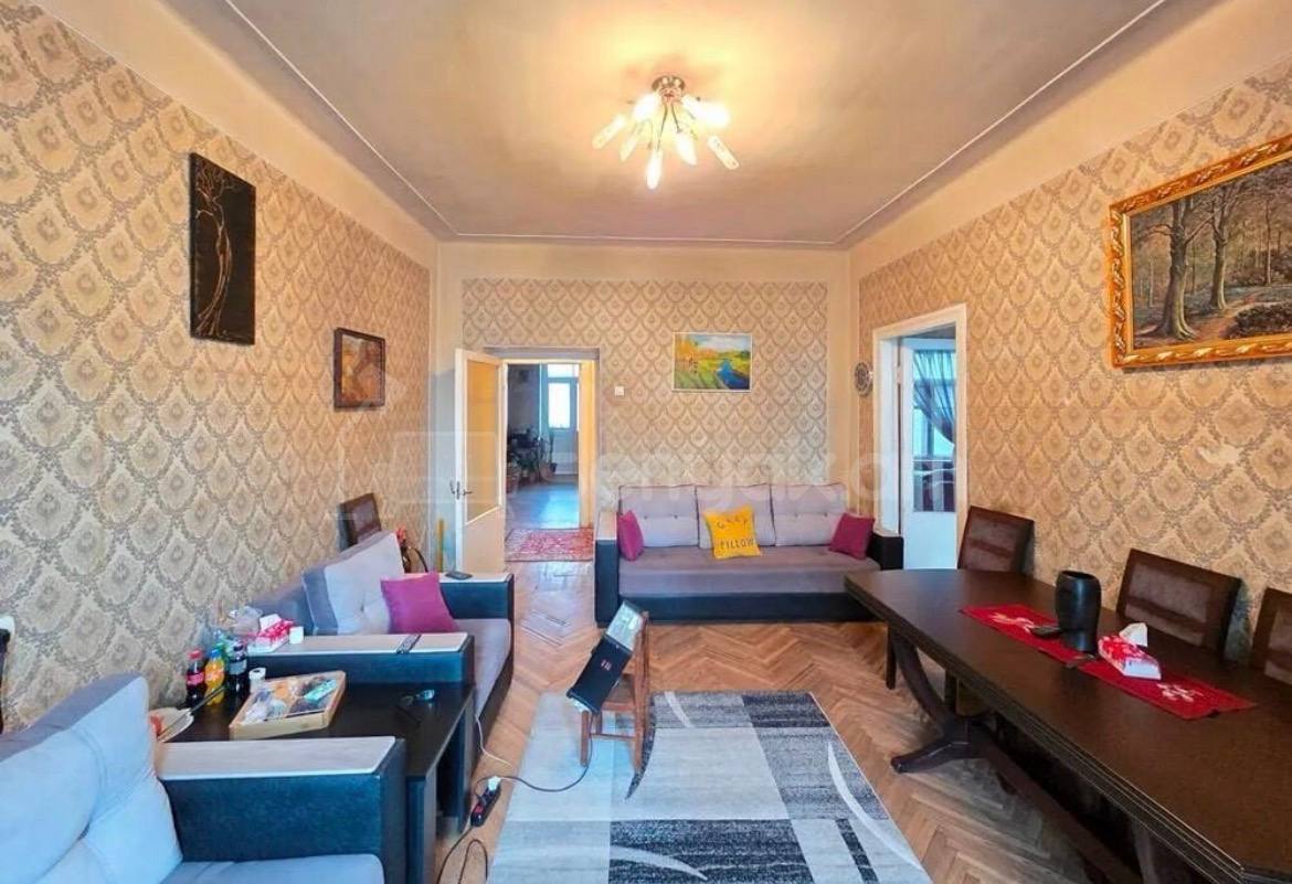 3 Սենյականոց Բնակարան Քարե Շենքում, 82քմ, 3/4 հարկ, Պետական Վիճակում