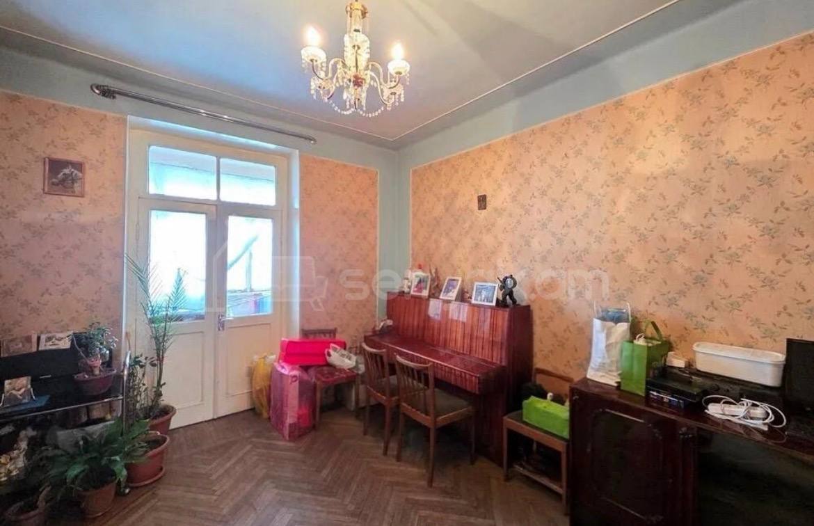 3 Սենյականոց Բնակարան Քարե Շենքում, 82քմ, 3/4 հարկ, Պետական Վիճակում