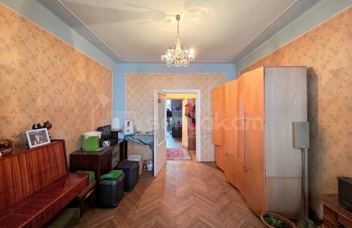 3 Սենյականոց Բնակարան Քարե Շենքում, 82քմ, 3/4 հարկ, Պետական Վիճակում