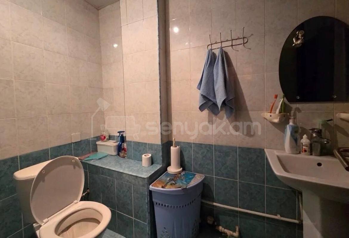 3 Սենյականոց Բնակարան Քարե Շենքում, 82քմ, 3/4 հարկ, Պետական Վիճակում