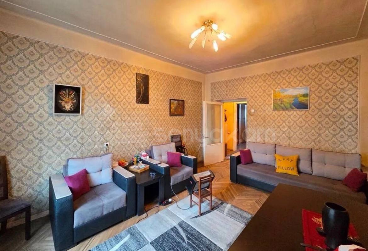 3 Սենյականոց Բնակարան Քարե Շենքում, 82քմ, 3/4 հարկ, Պետական Վիճակում