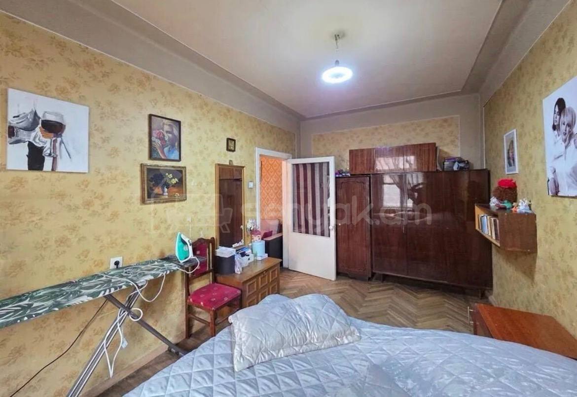 3 Սենյականոց Բնակարան Քարե Շենքում, 82քմ, 3/4 հարկ, Պետական Վիճակում