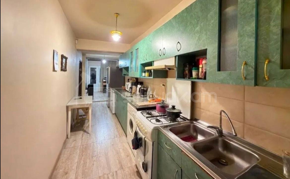 4 Սենյականոց Բնակարան Քարե Շենքում, 105քմ, 3/5 հարկ, Նորմալ Վիճակում