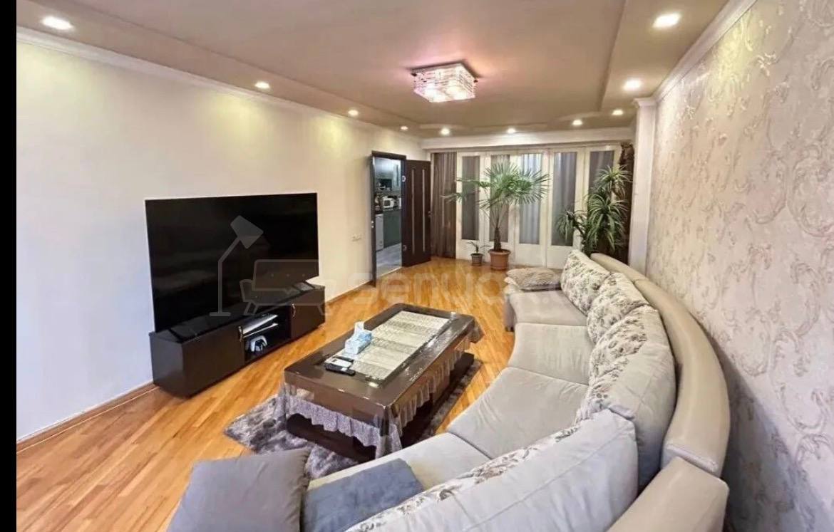 4 Սենյականոց Բնակարան Քարե Շենքում, 105քմ, 3/5 հարկ, Նորմալ Վիճակում