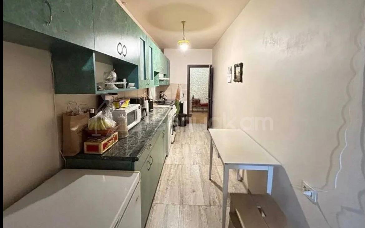 4 Սենյականոց Բնակարան Քարե Շենքում, 105քմ, 3/5 հարկ, Նորմալ Վիճակում