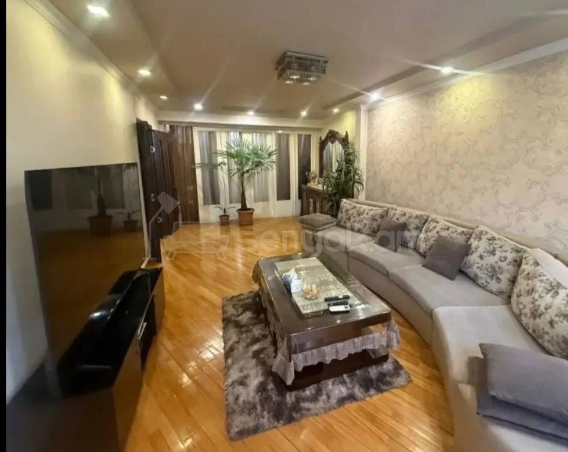 4 Սենյականոց Բնակարան Քարե Շենքում, 105քմ, 3/5 հարկ, Նորմալ Վիճակում