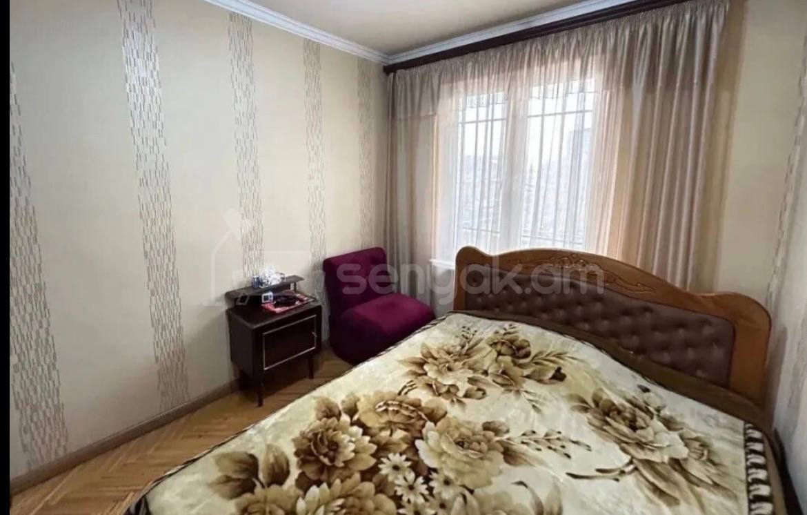 4 Սենյականոց Բնակարան Քարե Շենքում, 105քմ, 3/5 հարկ, Նորմալ Վիճակում