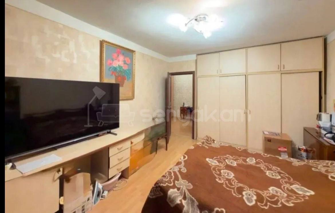 4 Սենյականոց Բնակարան Քարե Շենքում, 105քմ, 3/5 հարկ, Նորմալ Վիճակում