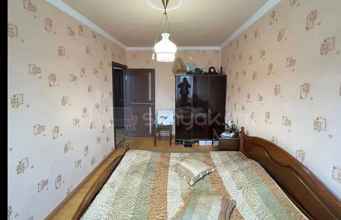 4 Սենյականոց Բնակարան Քարե Շենքում, 105քմ, 3/5 հարկ, Նորմալ Վիճակում