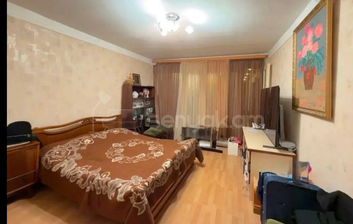 4 Սենյականոց Բնակարան Քարե Շենքում, 105քմ, 3/5 հարկ, Նորմալ Վիճակում