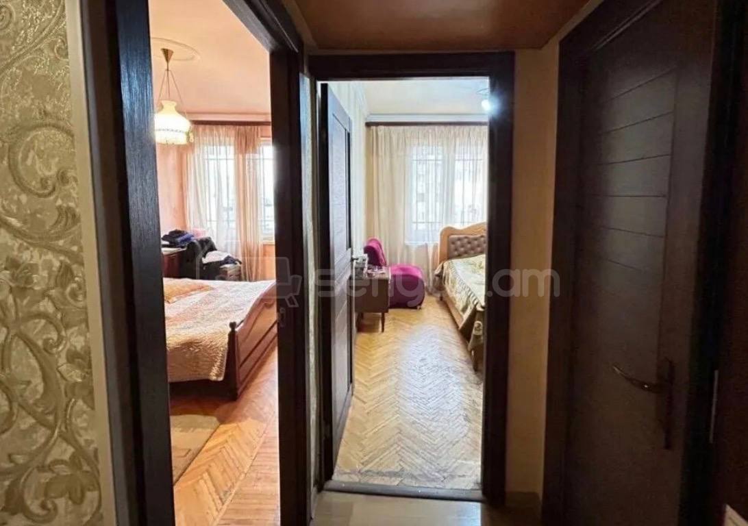 4 Սենյականոց Բնակարան Քարե Շենքում, 105քմ, 3/5 հարկ, Նորմալ Վիճակում