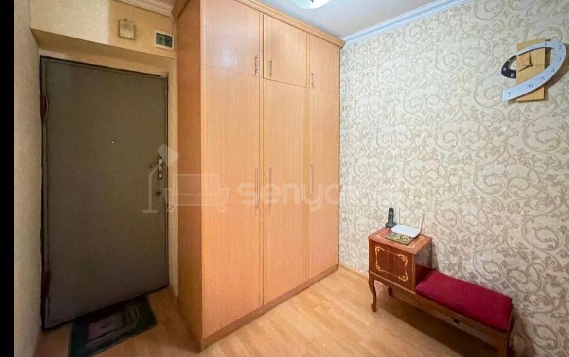 4 Սենյականոց Բնակարան Քարե Շենքում, 105քմ, 3/5 հարկ, Նորմալ Վիճակում