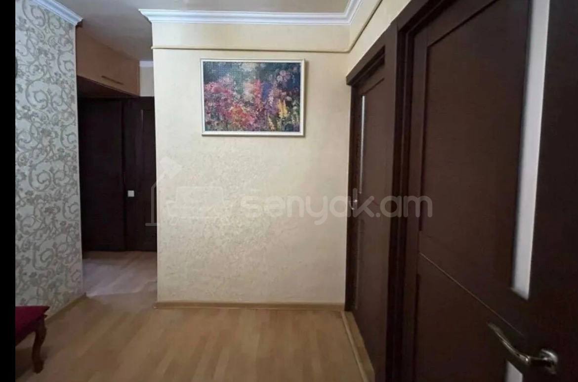 4 Սենյականոց Բնակարան Քարե Շենքում, 105քմ, 3/5 հարկ, Նորմալ Վիճակում