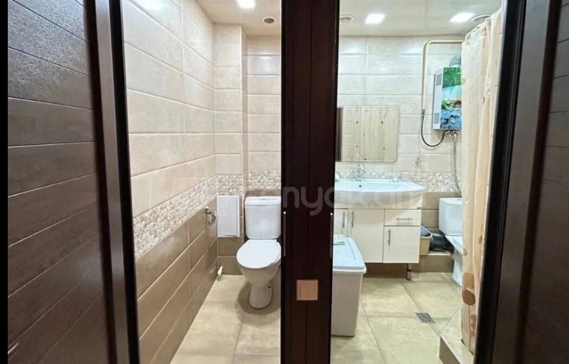 4 Սենյականոց Բնակարան Քարե Շենքում, 105քմ, 3/5 հարկ, Նորմալ Վիճակում