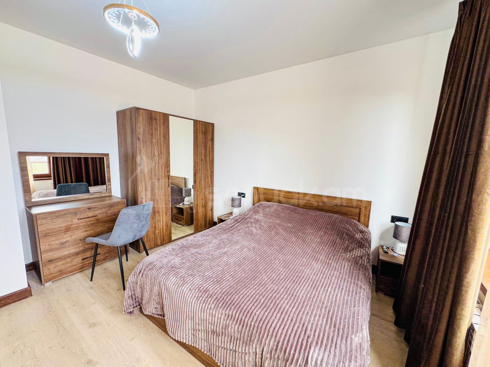 5 Սենյականոց Շքեղ Առանձնատուն, 250քմ, Լողավազանով