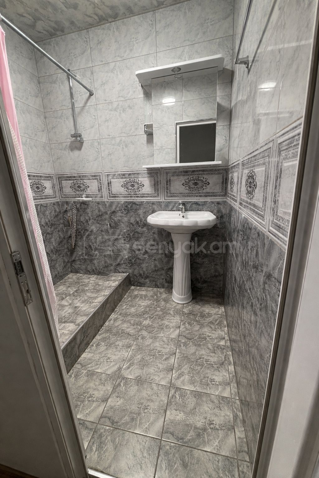 2 Սենյականոց Բնակարան Քարե Շենքում, 71քմ, 2/4 հարկ, Կապիտալ Վերանորոգված, Կահավորված, Արևկող