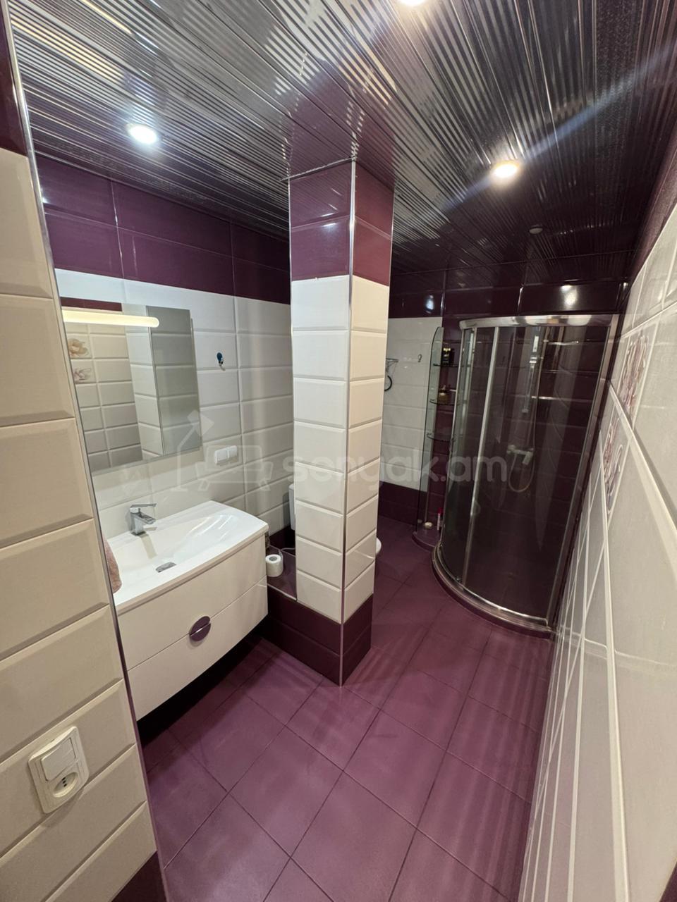 2 Սենյականոց Բնակարան, 83քմ, 8/9 հարկ, Կապիտալ Վերանորոգված, Կահավորված, Արևկող