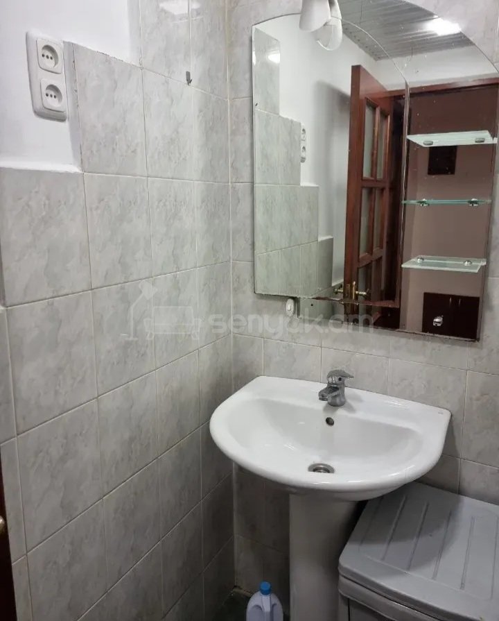 1 Սենյականոց Բնակարան Քարե Շենքում, 40քմ, 5/5 հարկ, Կապիտալ Վերանորոգված, Կահավորված