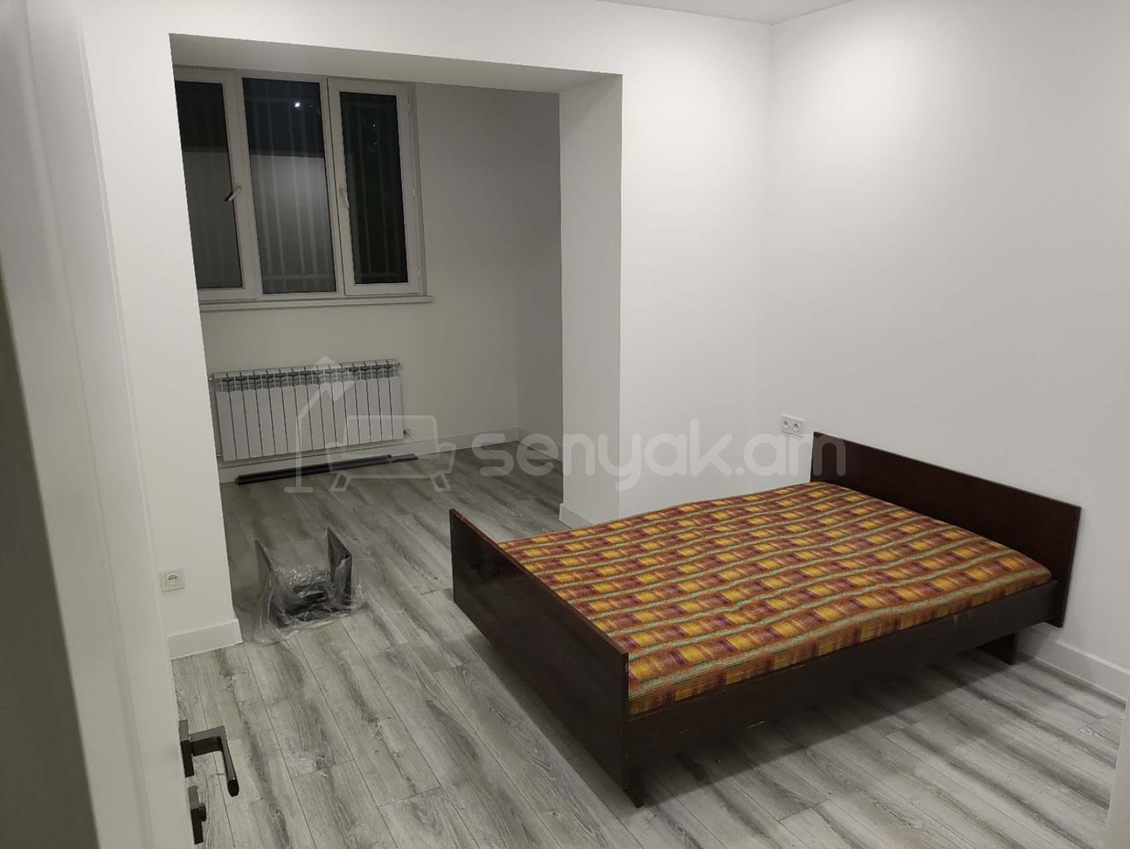 3 Սենյականոց Բնակարան Քարե Շենքում, 80քմ, 1/5 հարկ, Նորմալ Վիճակում, Կահավորված