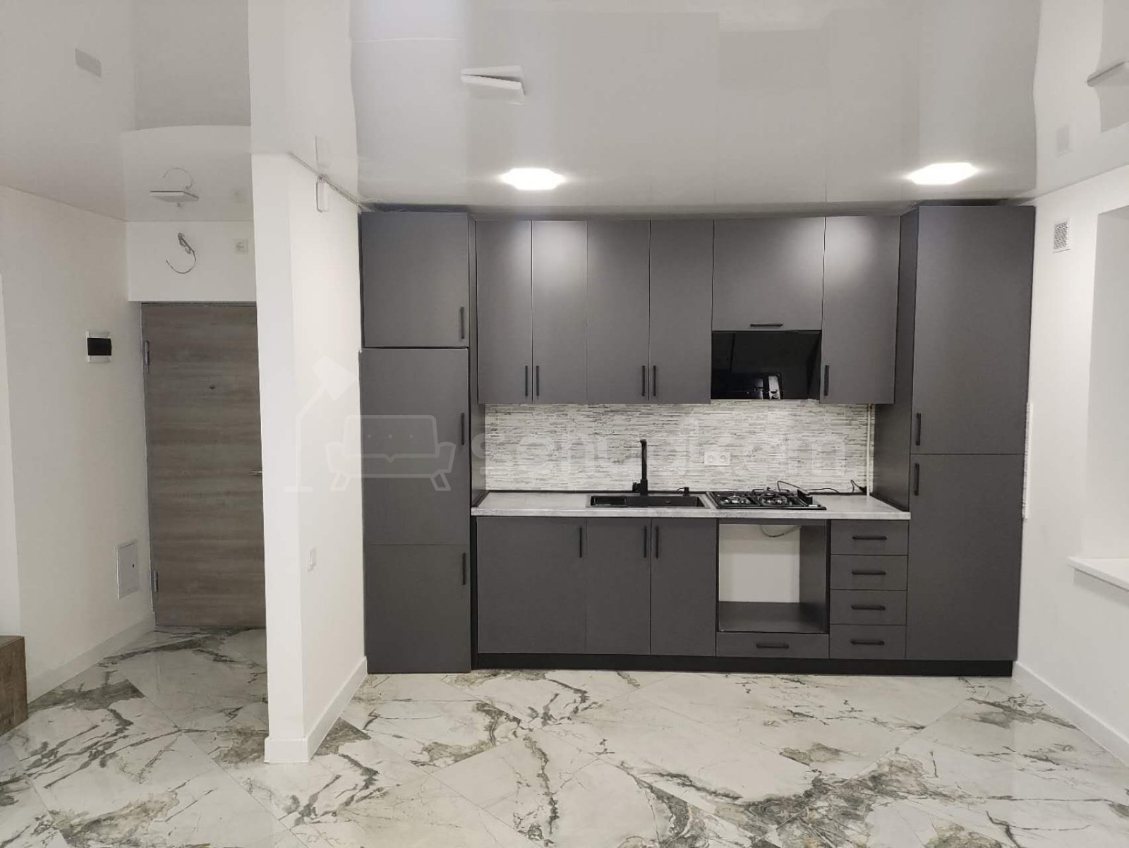 3 Սենյականոց Բնակարան Քարե Շենքում, 80քմ, 1/5 հարկ, Նորմալ Վիճակում, Կահավորված