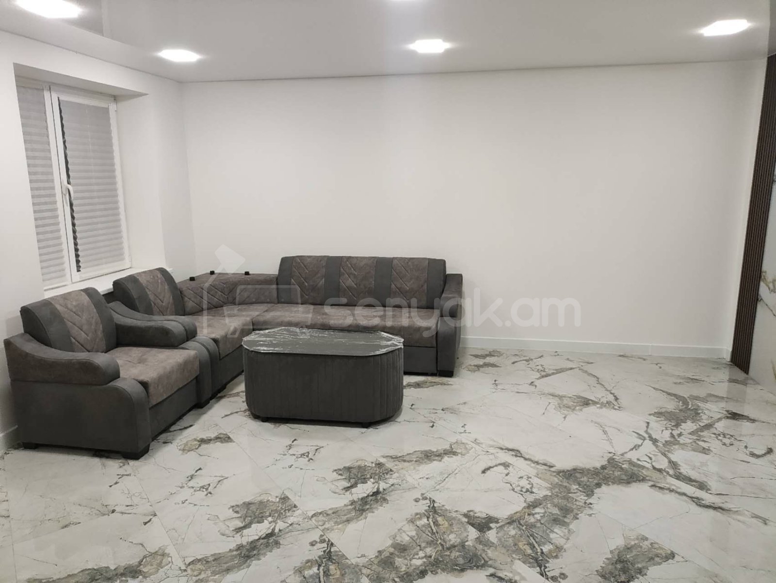 3 Սենյականոց Բնակարան Քարե Շենքում, 80քմ, 1/5 հարկ, Նորմալ Վիճակում, Կահավորված