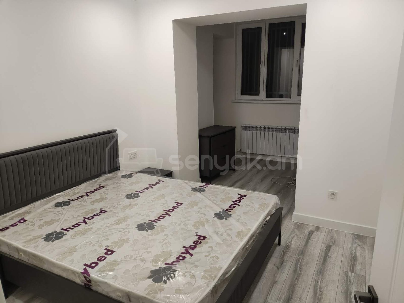 3 Սենյականոց Բնակարան Քարե Շենքում, 80քմ, 1/5 հարկ, Նորմալ Վիճակում, Կահավորված