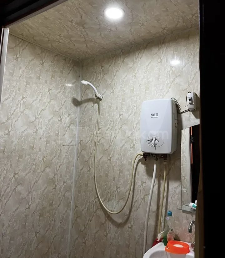 1 Սենյականոց Բնակարան Քարե Շենքում, 40քմ, 1/1 հարկ, Նորմալ Վիճակում, Կահավորված