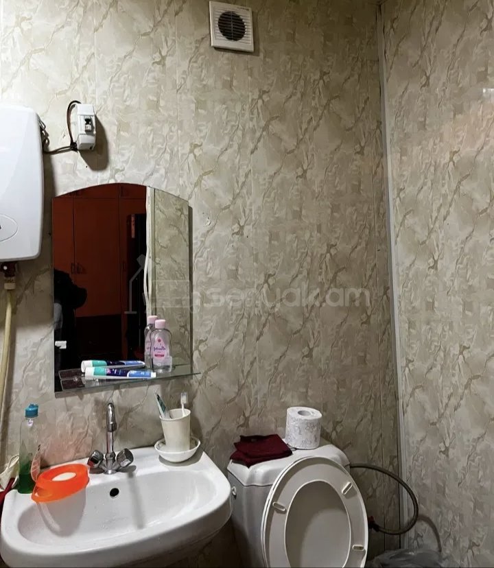 1 Սենյականոց Բնակարան Քարե Շենքում, 40քմ, 1/1 հարկ, Նորմալ Վիճակում, Կահավորված