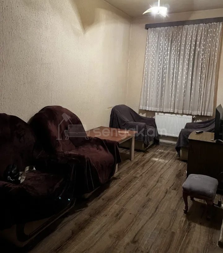 1 Սենյականոց Բնակարան Քարե Շենքում, 40քմ, 1/1 հարկ, Նորմալ Վիճակում, Կահավորված