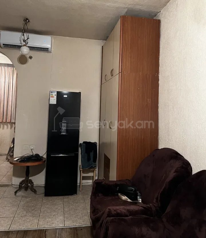 1 Սենյականոց Բնակարան Քարե Շենքում, 40քմ, 1/1 հարկ, Նորմալ Վիճակում, Կահավորված