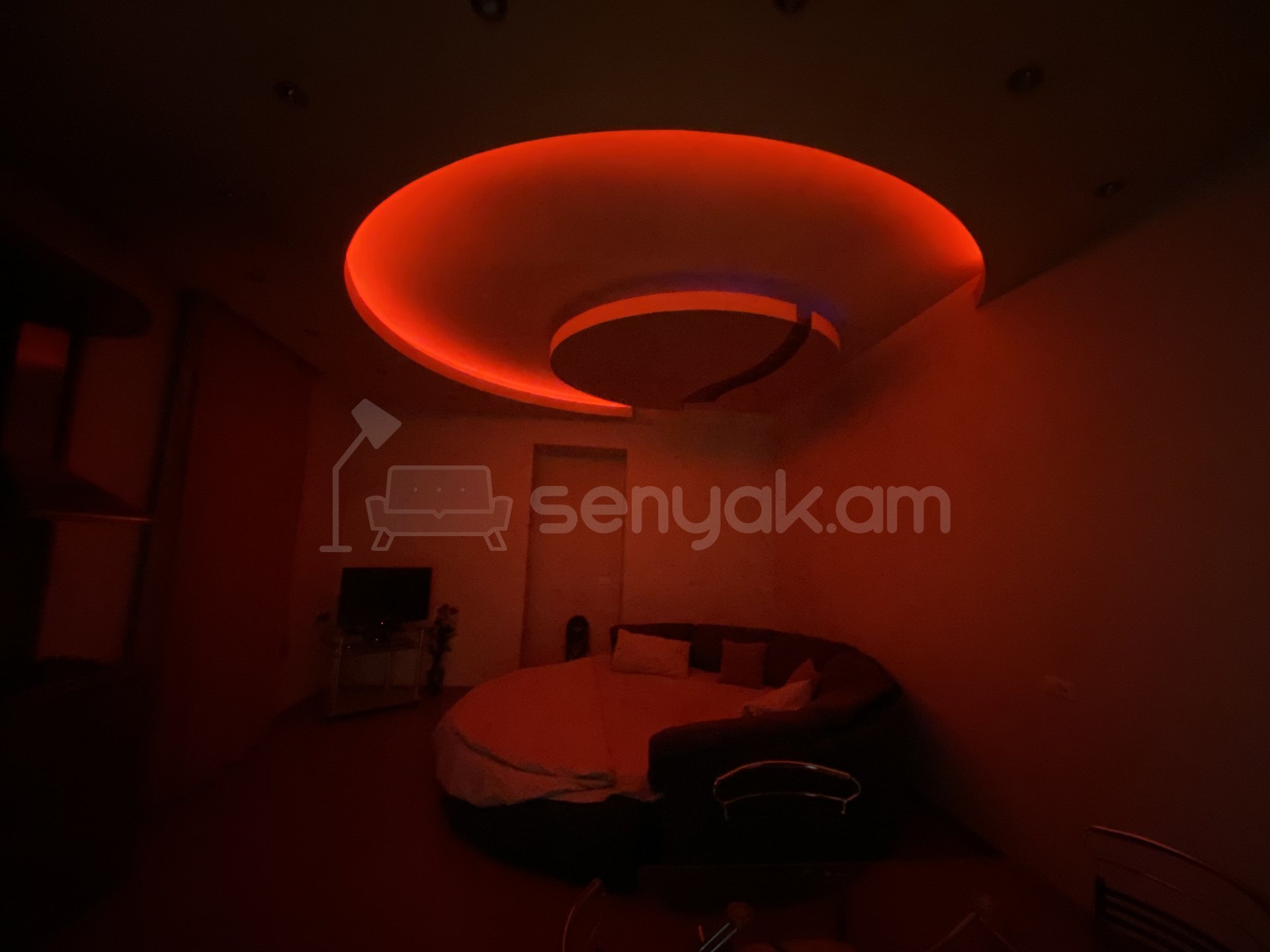 1 Սենյականոց Բնակարան, 42քմ, 1/5 հարկ, Դիզայներական Վերանորոգված