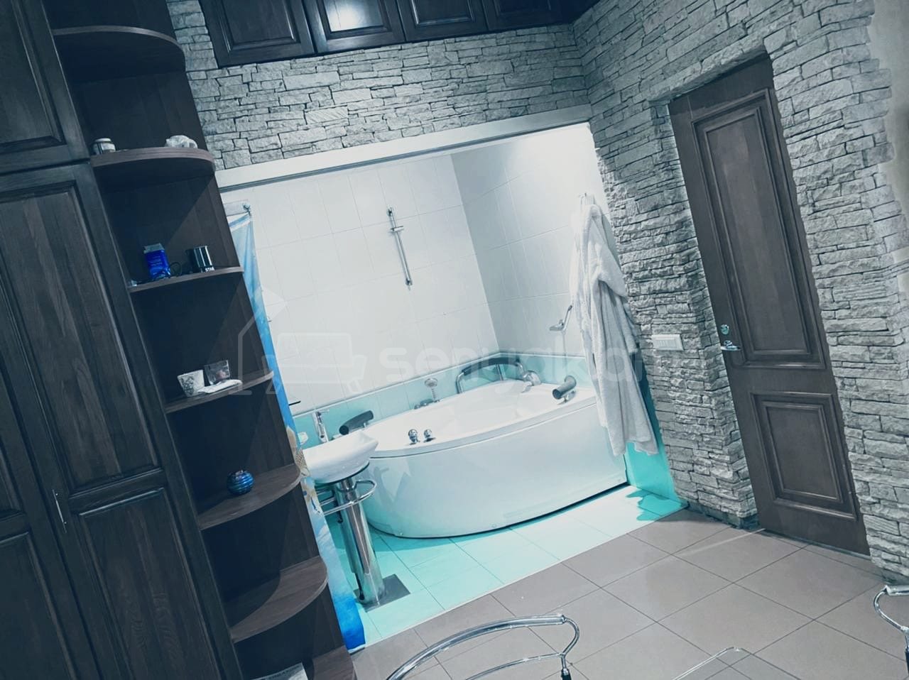 1 Սենյականոց Բնակարան, 42քմ, 1/5 հարկ, Դիզայներական Վերանորոգված