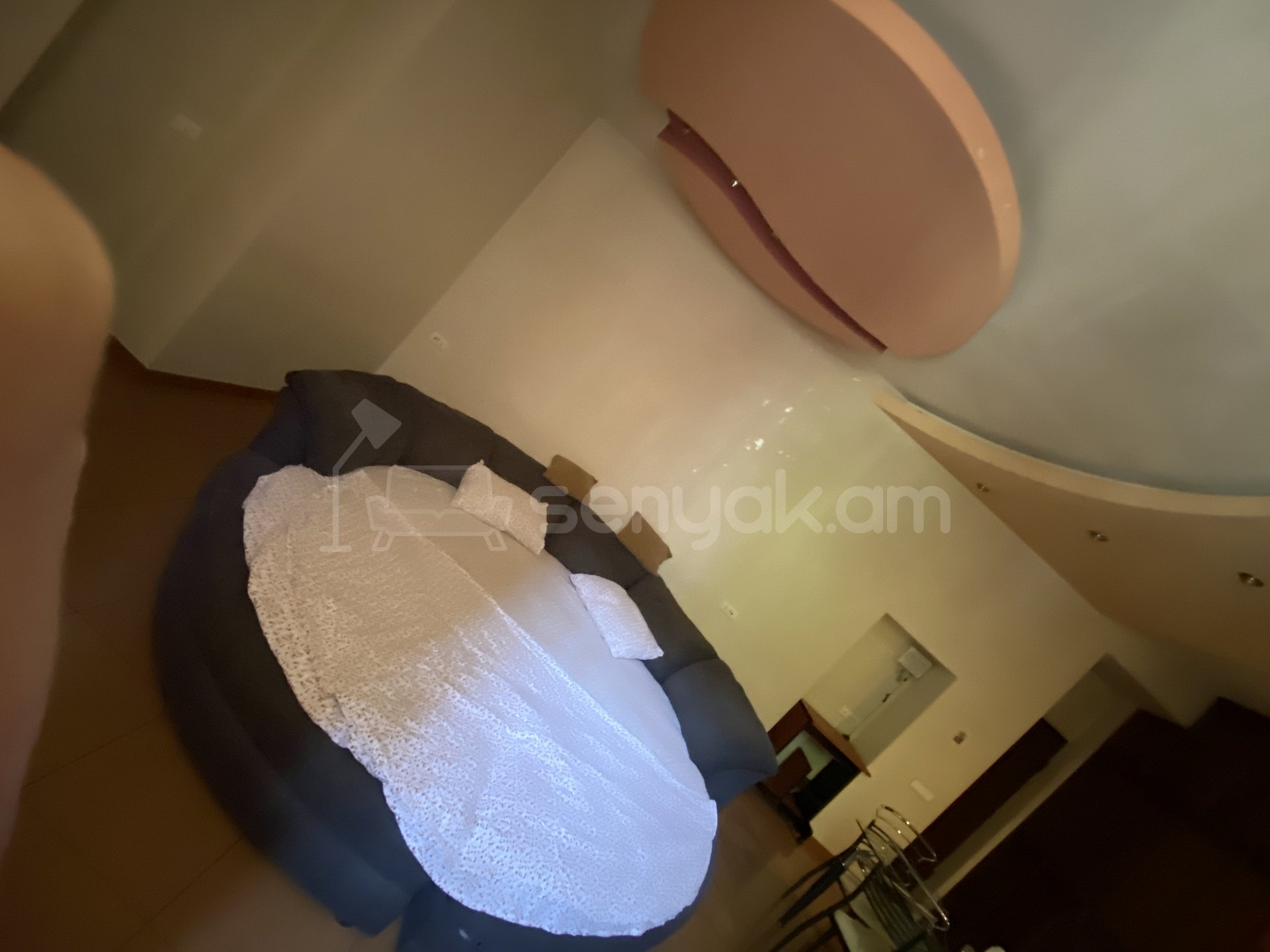 1 Սենյականոց Բնակարան Քարե Շենքում, 42քմ, 1/5 հարկ, Դիզայներական Վերանորոգված, Կահավորված, Արևկող