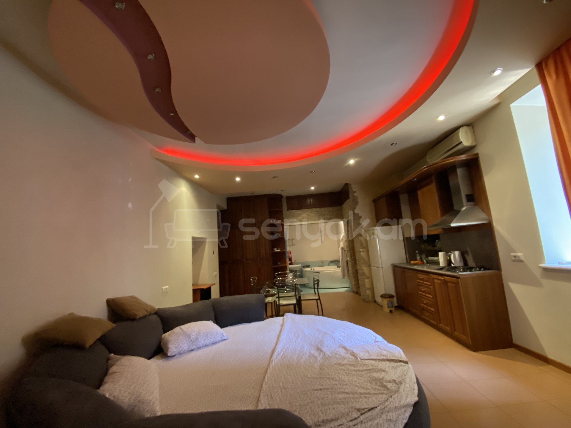 1 Սենյականոց Բնակարան Քարե Շենքում, 42քմ, 1/5 հարկ, Դիզայներական Վերանորոգված, Կահավորված, Արևկող